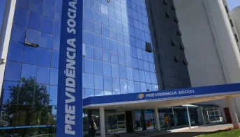 Fila do INSS cai ao menor nível em 21 meses, com 1,8 milhão de pedidos