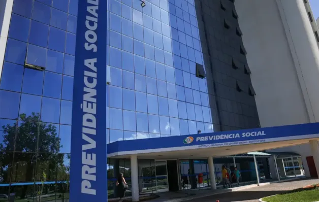 Fila do INSS cai ao menor nível em 21 meses, com 1,8 milhão de pedidos
