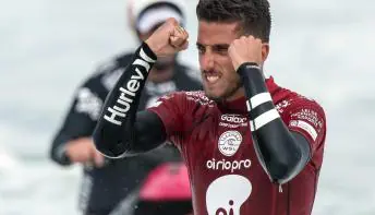 Filipe Toledo cumpre profecia de Medina e vira campeão mundial de surfe