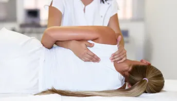 Fisioterapia se torna aliada para quem sofre com fibromialgia