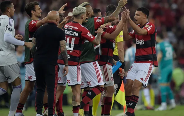 Flamengo bate Racing e encaminha vaga na Libertadores