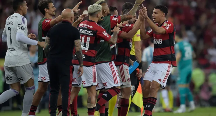 Flamengo bate Racing e encaminha vaga na Libertadores