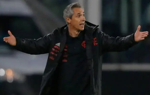 Flamengo discute permanência de Paulo Sousa 