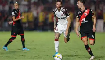 Flamengo empata com Atlético-GO e vê crise aumentar