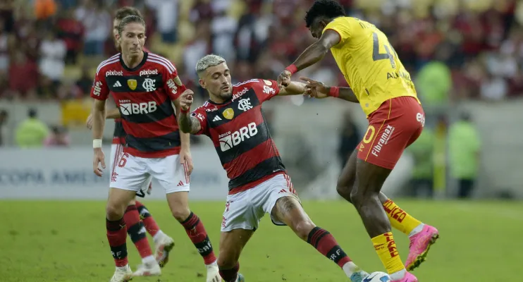 Flamengo goleia Aucas sob batuta de Bruno Henrique, mas avança em 2º da chave na Libertadores