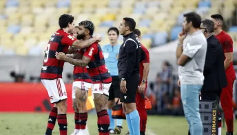 Flamengo vence o Palmeiras com autoridade e volta a sonhar com título