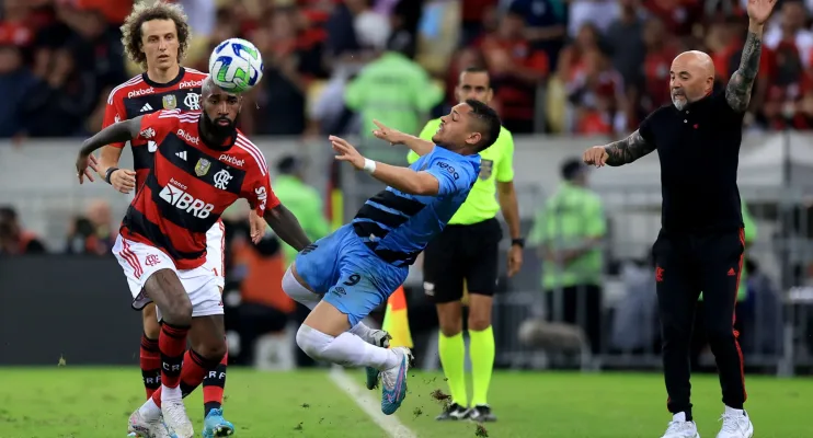 Flamengo vira contra Athletico em casa e larga na frente na Copa do Brasil