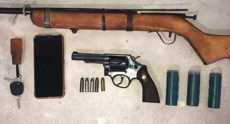 Foragido do ES é preso em posse de armas de fogo e munições no município de Alcobaça