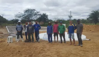 Formação de pedreiros de cisternas gera renda e segurança hídrica no interior da Bahia