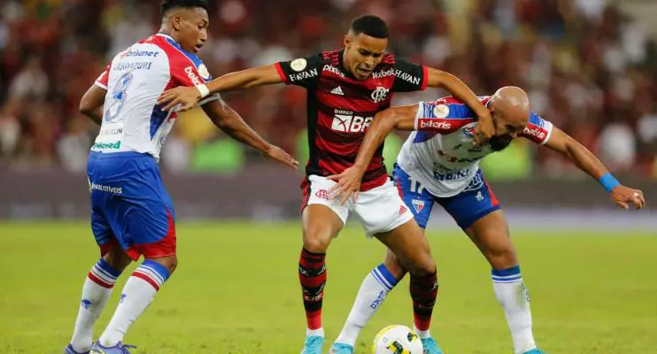 Fortaleza marca no fim e bate Flamengo no RJ