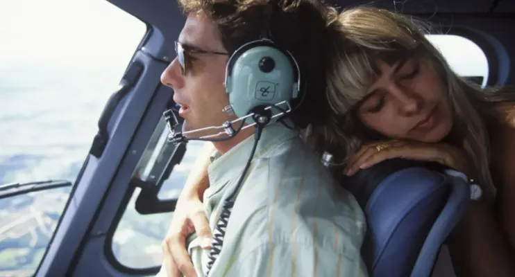 Fotos inéditas de Adriane Galisteu para a Playboy em 1993 reaparecem após veto de Ayrton Senna