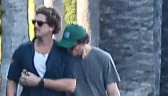 Fotos reacendem rumores de romance entre Pedro Pascal e Rafael Olarra