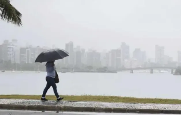 Frente fria avança pelo Sudeste e deve trazer chuva ao ES