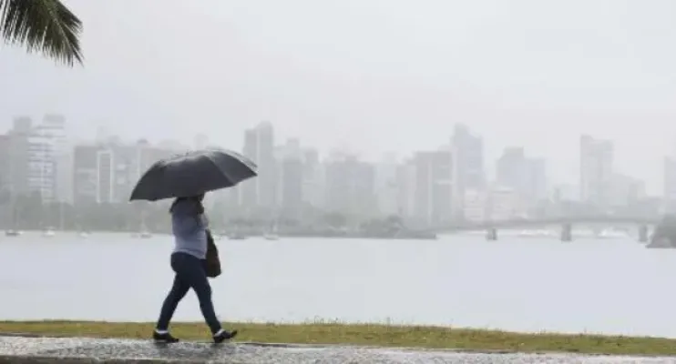 Frente fria avança pelo Sudeste e deve trazer chuva ao ES