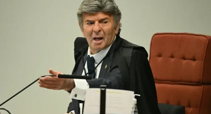 Fux absolve Bolsonaro e condena Braga Netto e Cid pela trama golpista