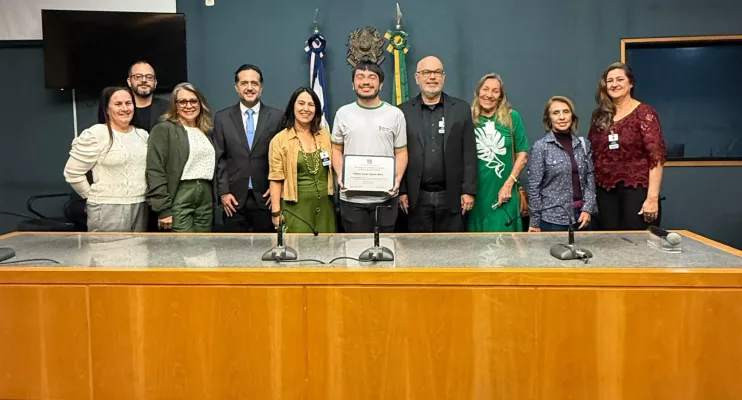 Gandini homenageia estudante do Ifes que ganhou prata em Olimpíada Europeia de Física