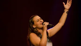 Gardenia Marques vai apresentar o show CapixabicES no Festival da Moqueca Capixaba, em Anchieta