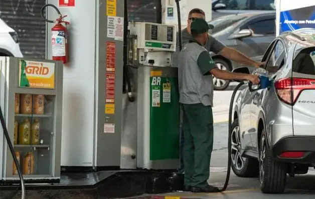 Gasolina e diesel da Petrobras ficam mais baratos para distribuidoras a partir de hoje