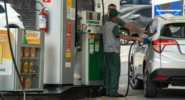 Gasolina e diesel da Petrobras ficam mais baratos para distribuidoras a partir de hoje