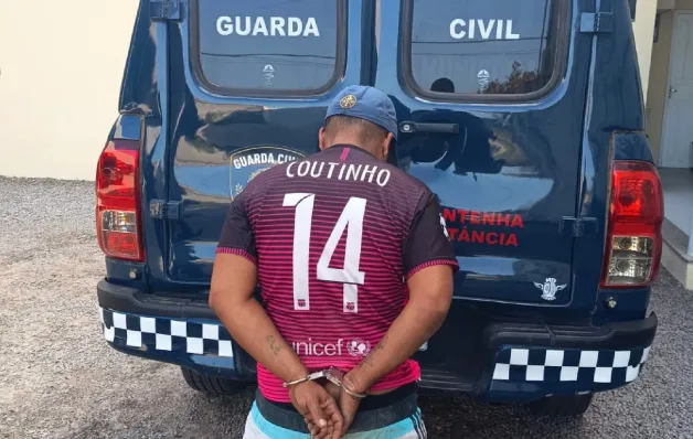 GCM prende homem suspeito de incendiar lixeira pública no bairro Interlagos, em Linhares