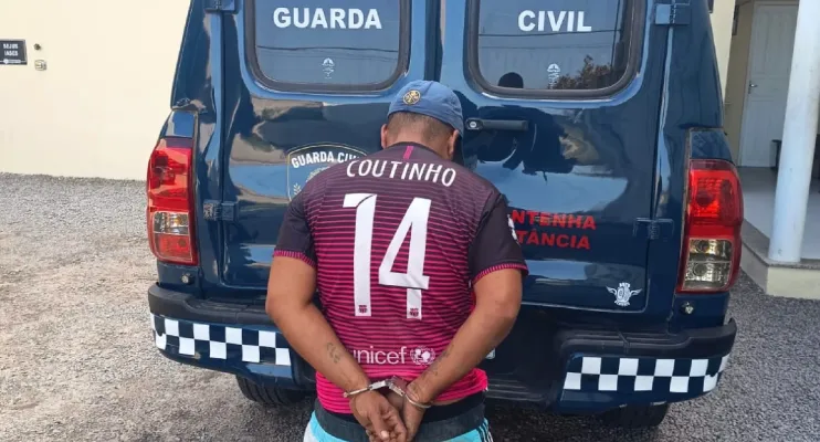 GCM prende homem suspeito de incendiar lixeira pública no bairro Interlagos, em Linhares