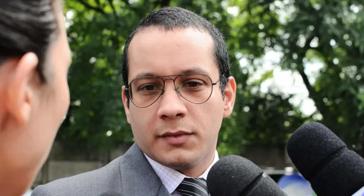 Gil Rugai, condenado por matar pai e madrasta, é solto após decisão da Justiça