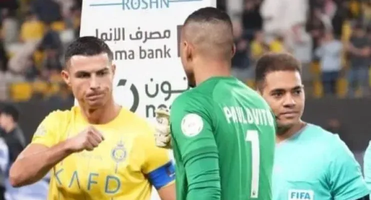 Goleiro capixaba enfrenta Cristiano Ronaldo em jogo da Liga Saudita