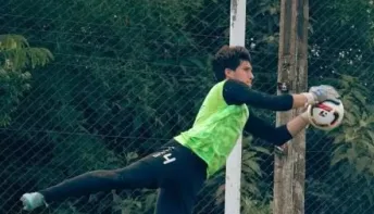 Goleiro ucraniano foge da guerra para viver sonho no interior gaúcho