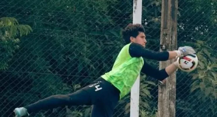Goleiro ucraniano foge da guerra para viver sonho no interior gaúcho