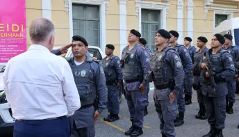 Governador anuncia envio de militares para reforçar proteção de abrigos no RS