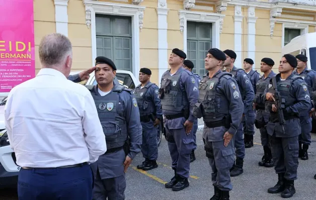 Governador anuncia envio de militares para reforçar proteção de abrigos no RS