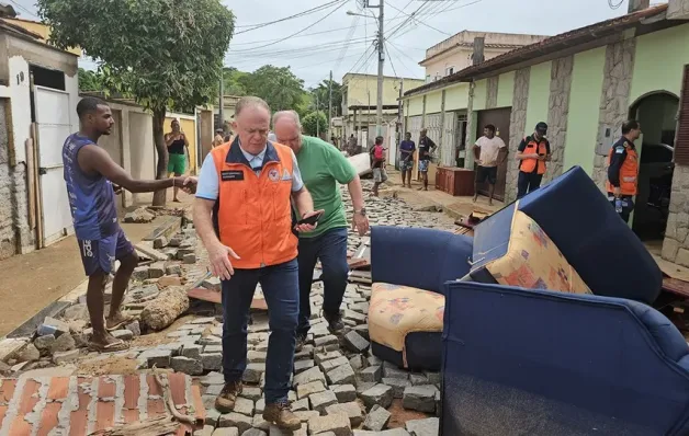 Governador anuncia medidas de apoio aos atingidos pelas chuvas na região sul