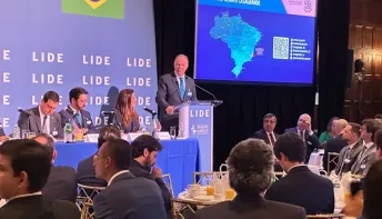 Governador Casagrande fala sobre potencialidades do Espírito Santo em evento nos Estados Unidos