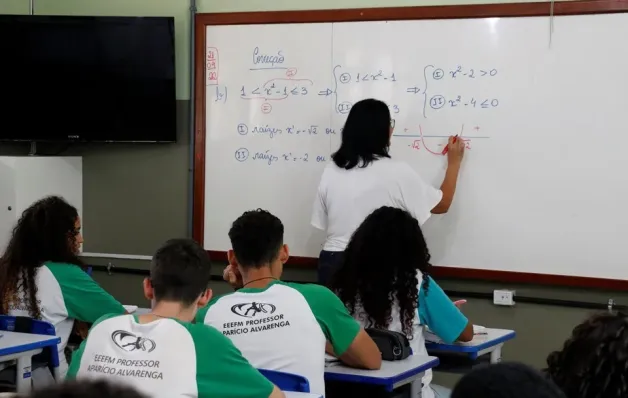 Governador encaminha projeto de lei do reajuste salarial para professores e agentes de suporte educacional