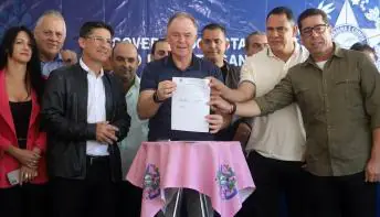 Governador entrega ponte e anuncia calçamento rural em Divino de São Lourenço