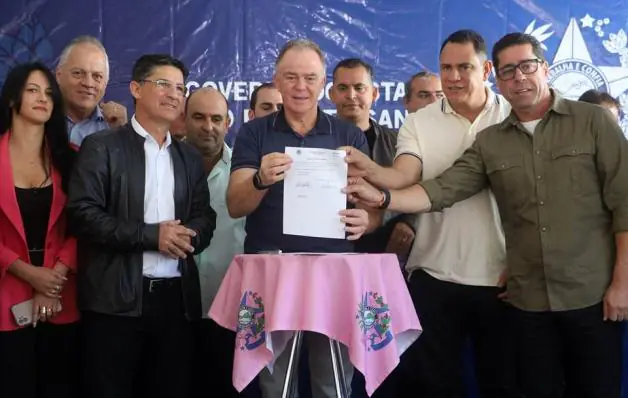 Governador entrega ponte e anuncia calçamento rural em Divino de São Lourenço