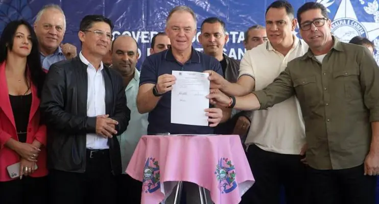 Governador entrega ponte e anuncia calçamento rural em Divino de São Lourenço