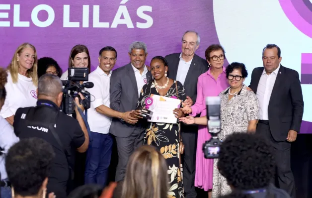 Governador Jerônimo Rodrigues certifica 83 empresas baianas em prol da igualdade de gênero no ambiente de trabalho, com o Selo Lilás