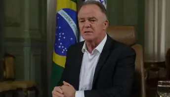 Governador Renato Casagrande e outros políticos do ES se manifestam contra ataques golpistas em Brasília