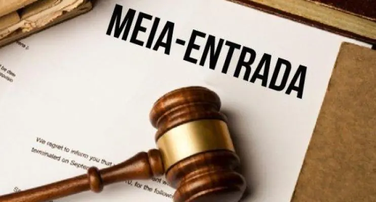 Governador Renato Casagrande sanciona Lei que garante meia-entrada para professores no ES