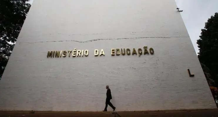 Governo 'raspou' orçamento de universidades federais enquanto país via jogo do Brasil, diz Andifes