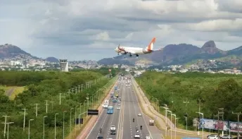 Governo anuncia passagem de avião a R$ 200 para aposentados e estudantes