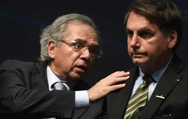 Governo Bolsonaro corta R$ 2,4 bi do MEC e 'quebra' universidades
