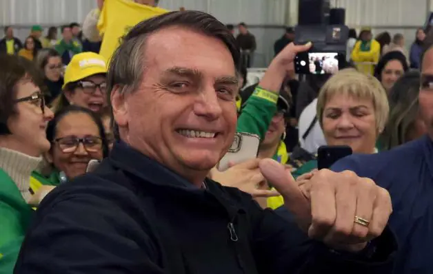 Governo Bolsonaro decreta sigilo de 100 anos até em visitas a Michelle