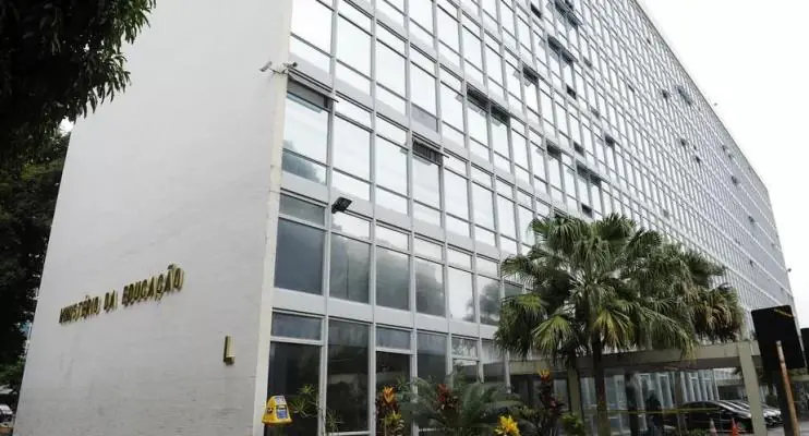 Governo Bolsonaro quer cortar mais de 90% em ações educacionais