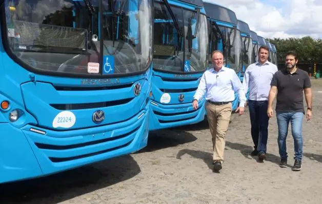 Governo capixaba entrega mais 36 ônibus novos para renovação e ampliação do Sistema Transcol