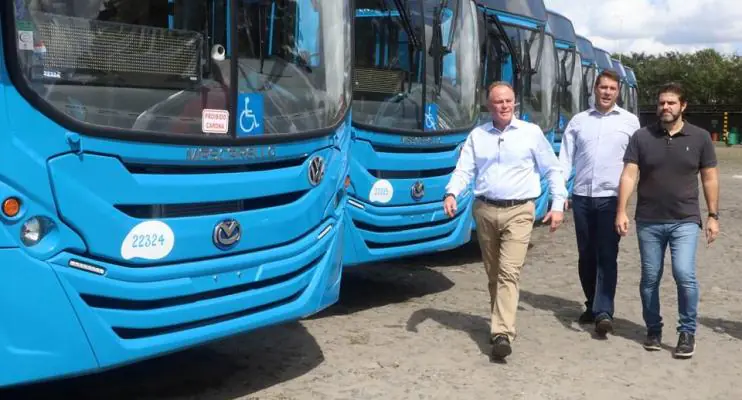 Governo capixaba entrega mais 36 ônibus novos para renovação e ampliação do Sistema Transcol