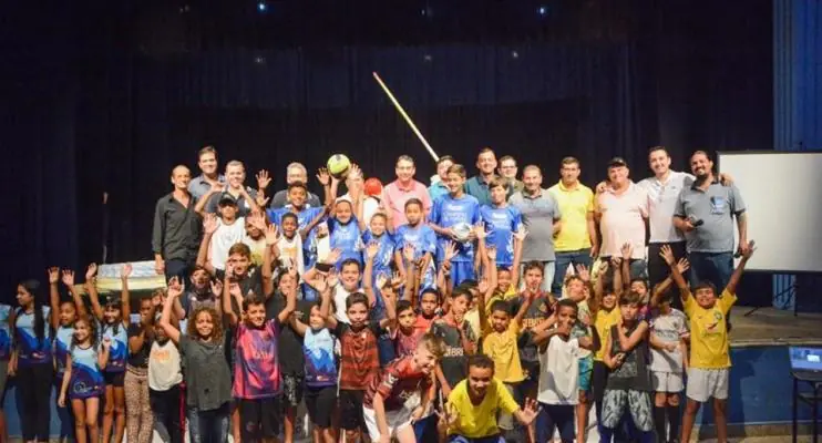 Governo capixaba realiza entrega de materiais esportivos do Campeões de Futuro em Guaçuí