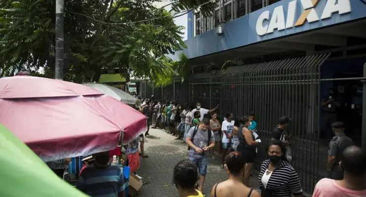 Governo decide elevar Auxílio Brasil para R$ 600 e criar 'PIX caminhoneiro' de R$ 1.000