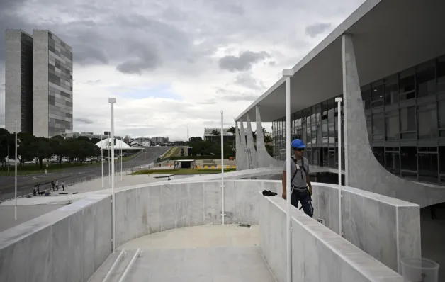 Governo deve gastar R$ 8 milhões para blindar vidros do Planalto após ataques de 8 de Janeiro